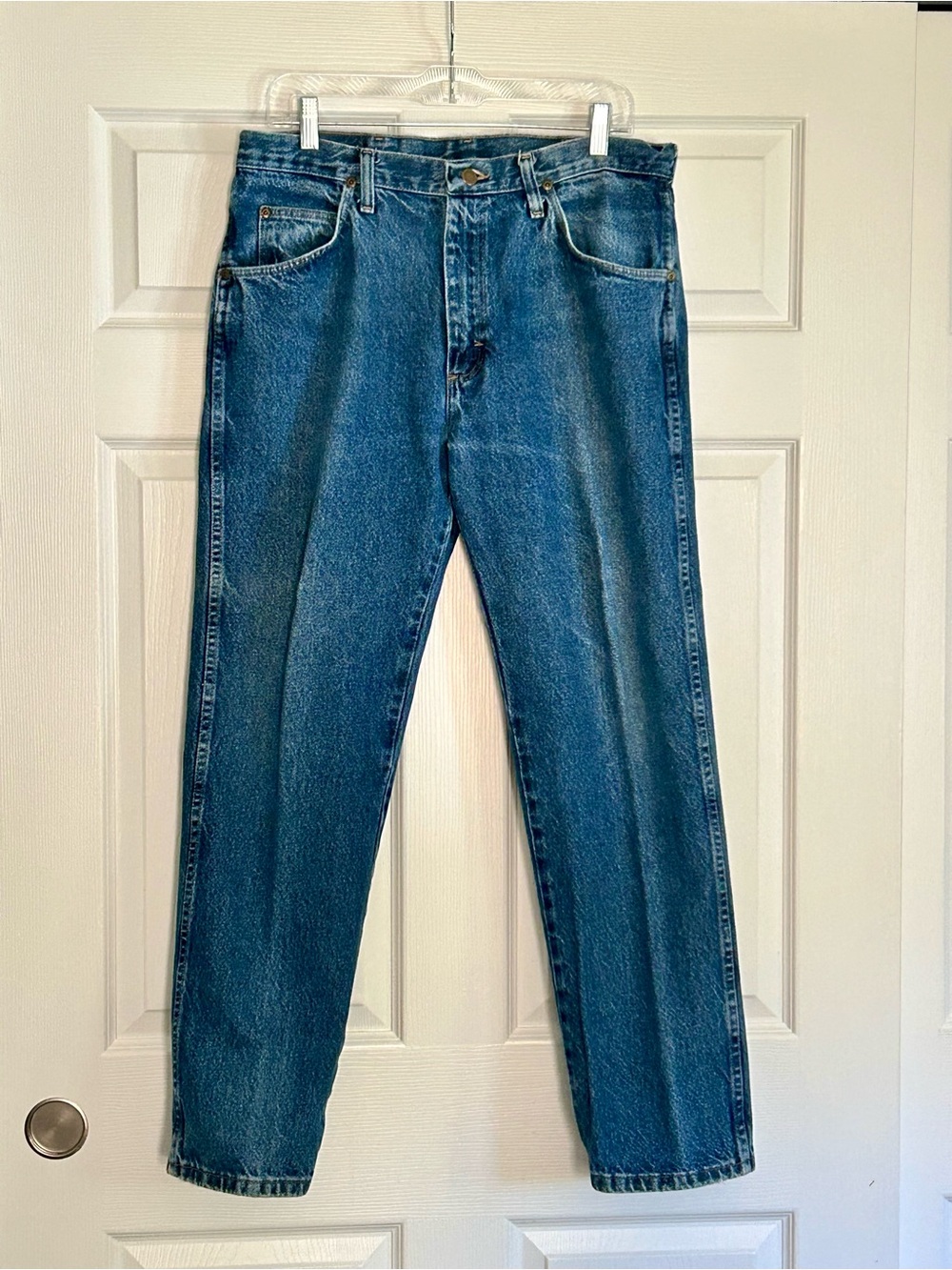 Wrangler Men's Medium Blue Relaxed Jeans